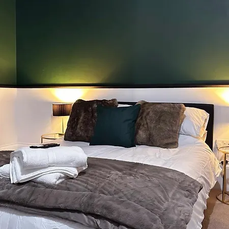 Studio Apartment - The Emerald Cheltenham Esterno foto
