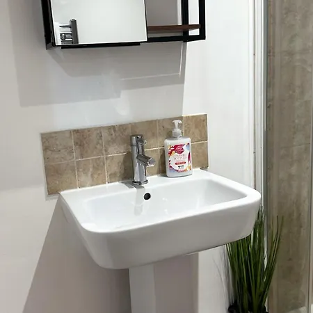 Studio Apartment - The Emerald Cheltenham Esterno foto